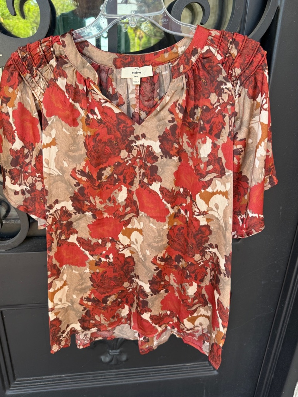 entro Red and Tan Floral V-Neck Short Sleeve Blouse